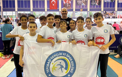 TEPEBAŞI'NIN YÜZÜCÜLERİ BAŞARI İLE DÖNDÜ